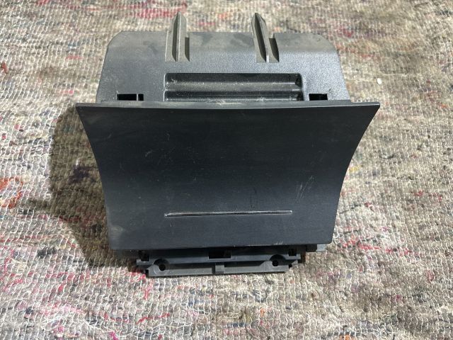 bontott SKODA OCTAVIA II Első Hamutartó