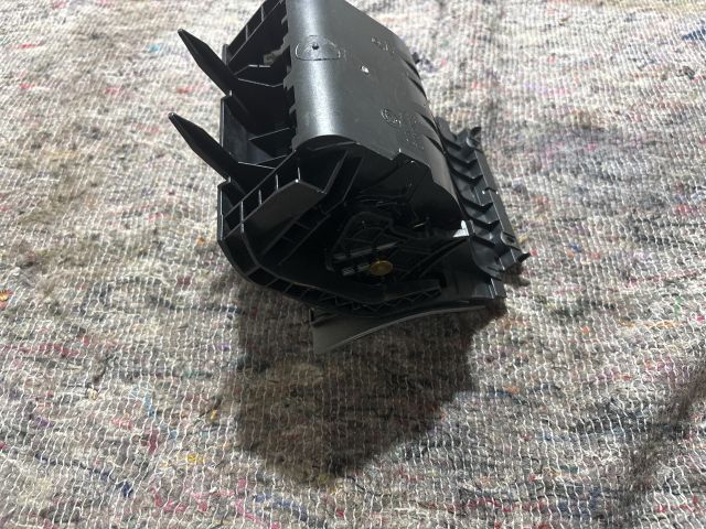 bontott SKODA OCTAVIA II Első Hamutartó