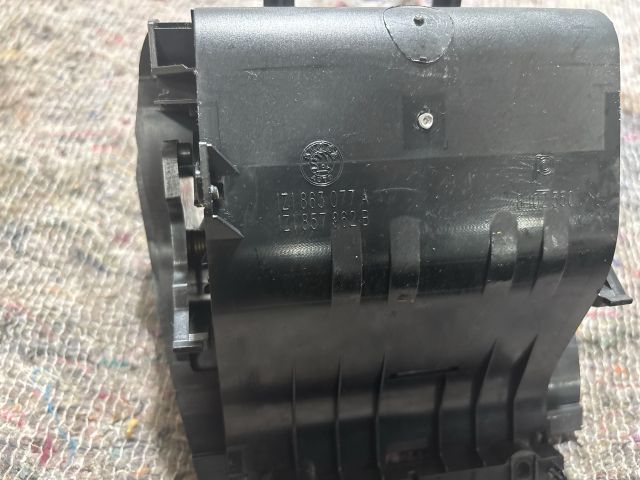 bontott SKODA OCTAVIA II Első Hamutartó