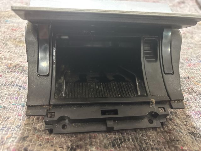 bontott SKODA OCTAVIA II Első Hamutartó