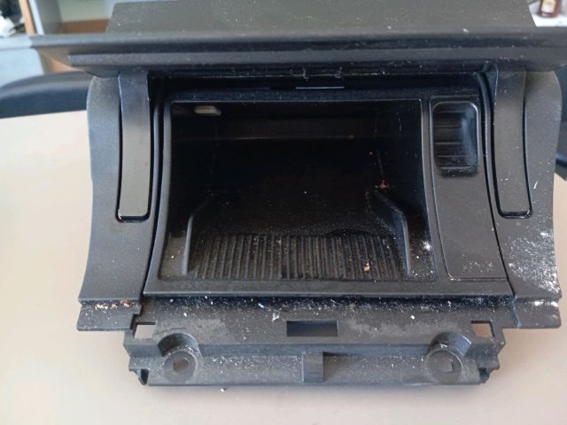 bontott SKODA OCTAVIA II Első Hamutartó