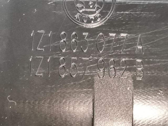 bontott SKODA OCTAVIA II Első Hamutartó