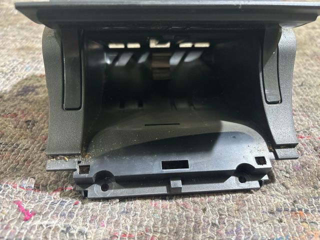 bontott SKODA OCTAVIA II Első Hamutartó