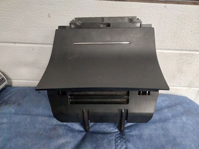 bontott SKODA OCTAVIA II Első Hamutartó