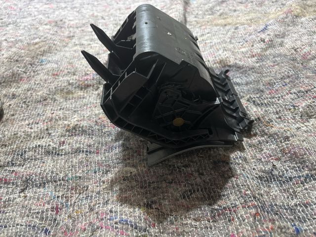 bontott SKODA OCTAVIA II Első Hamutartó