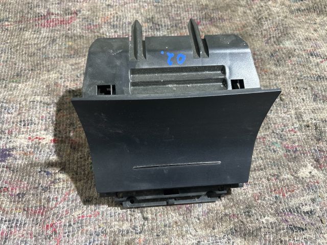 bontott SKODA OCTAVIA II Első Hamutartó