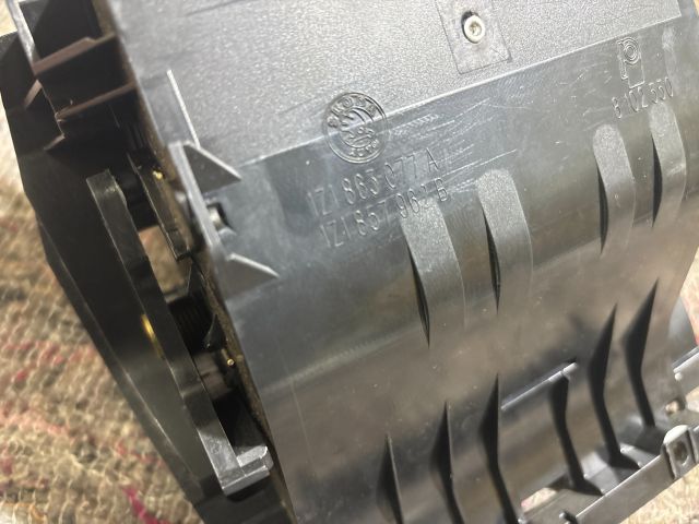 bontott SKODA OCTAVIA II Első Hamutartó