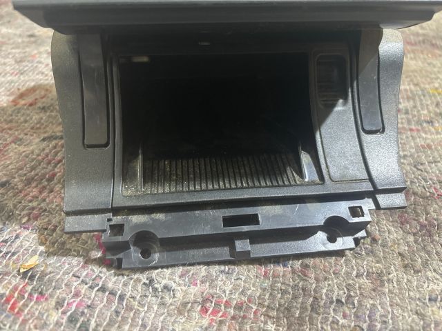 bontott SKODA OCTAVIA II Első Hamutartó