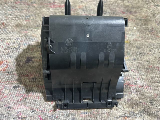 bontott SKODA OCTAVIA II Első Hamutartó