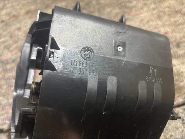 bontott SKODA OCTAVIA II Első Hamutartó