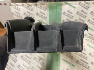 bontott SKODA OCTAVIA II Első Lökhárító Alsó Középső Díszrács