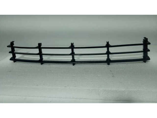 bontott SKODA OCTAVIA II Első Lökhárító Alsó Középső Díszrács