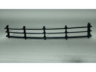 bontott SKODA OCTAVIA II Első Lökhárító Alsó Középső Díszrács