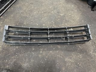 bontott SKODA OCTAVIA II Első Lökhárító Alsó Középső Díszrács