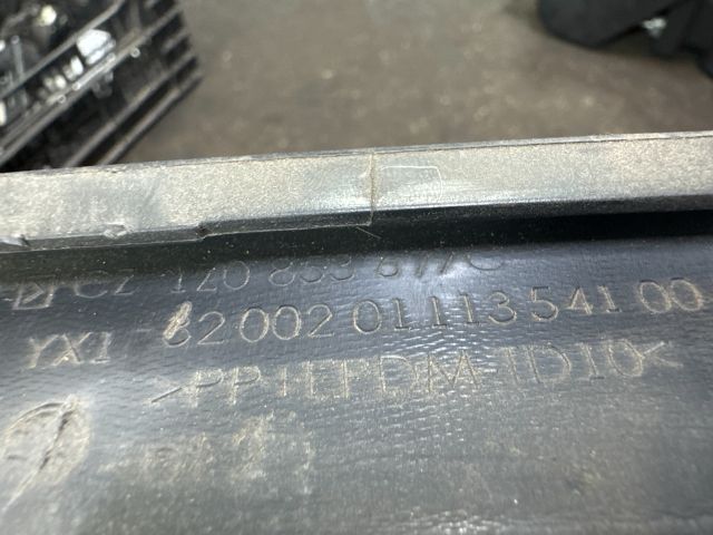 bontott SKODA OCTAVIA II Első Lökhárító Alsó Középső Díszrács