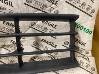 bontott SKODA OCTAVIA II Első Lökhárító Alsó Középső Díszrács