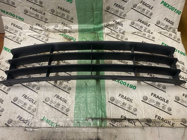 bontott SKODA OCTAVIA II Első Lökhárító Alsó Középső Díszrács