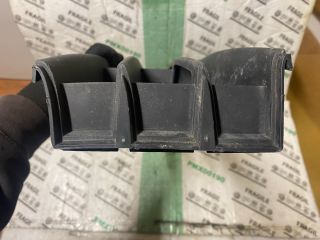 bontott SKODA OCTAVIA II Első Lökhárító Alsó Középső Díszrács