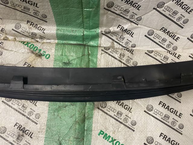 bontott SKODA OCTAVIA II Első Lökhárító Alsó Középső Díszrács