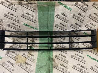 bontott SKODA OCTAVIA II Első Lökhárító Alsó Középső Díszrács