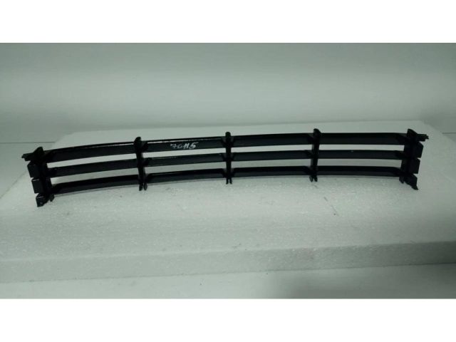 bontott SKODA OCTAVIA II Első Lökhárító Alsó Középső Díszrács