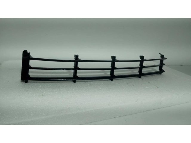bontott SKODA OCTAVIA II Első Lökhárító Alsó Középső Díszrács
