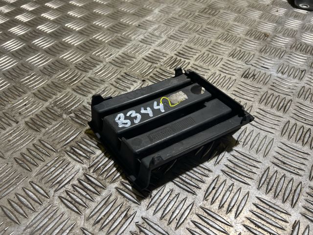 bontott SKODA OCTAVIA II Első Lökhárító Bal Díszrács