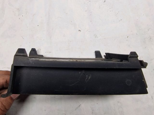 bontott SKODA OCTAVIA II Első Lökhárító Bal Díszrács