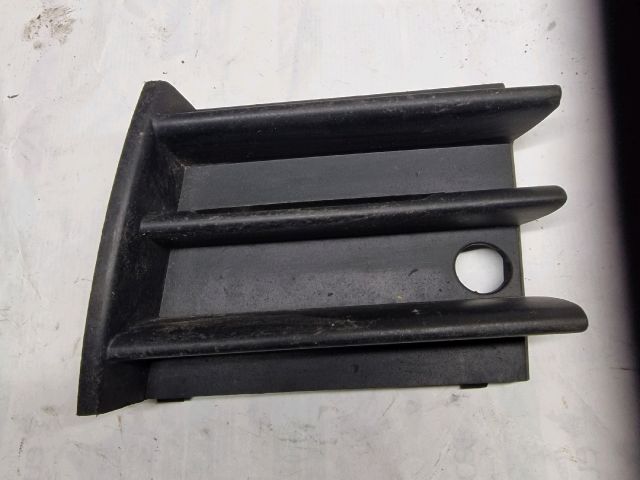 bontott SKODA OCTAVIA II Első Lökhárító Bal Díszrács