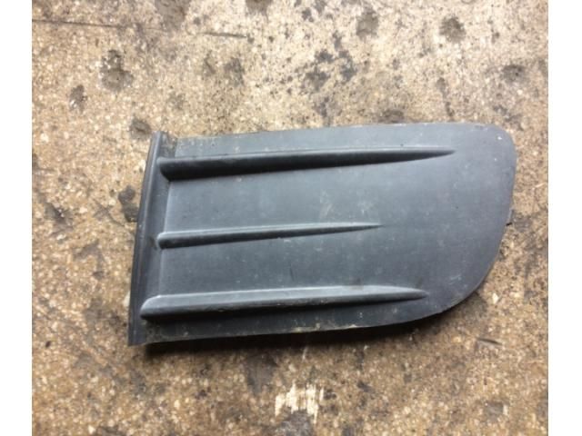 bontott SKODA OCTAVIA II Első Lökhárító Bal Díszrács