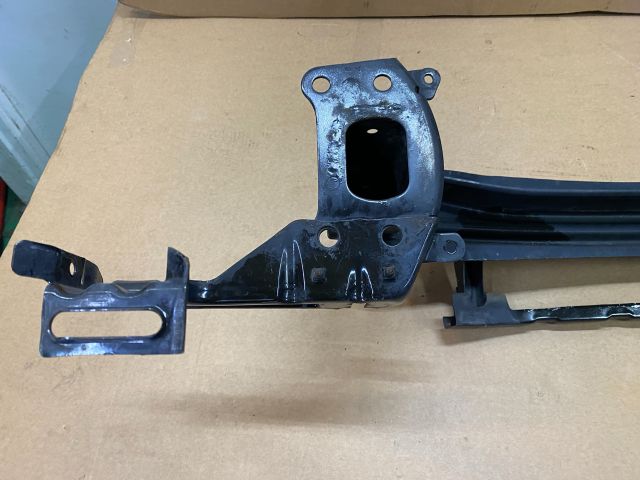 bontott SKODA OCTAVIA II Első Lökhárító Merevítő (Fém)