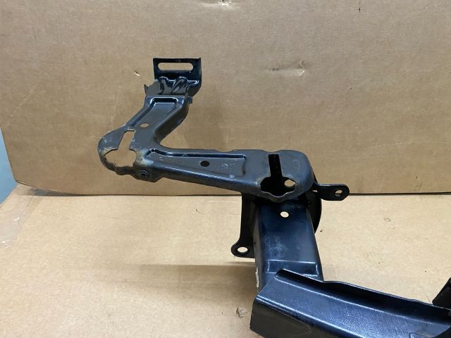 bontott SKODA OCTAVIA II Első Lökhárító Merevítő (Fém)