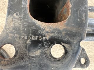 bontott SKODA OCTAVIA II Első Lökhárító Merevítő (Fém)