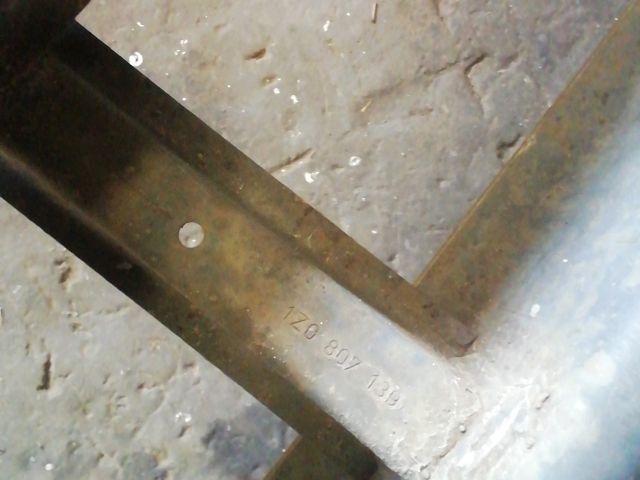 bontott SKODA OCTAVIA II Első Lökhárító Merevítő (Fém)