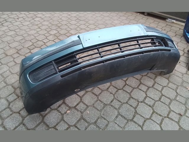 bontott SKODA OCTAVIA II Első Lökhárító (Részeivel)