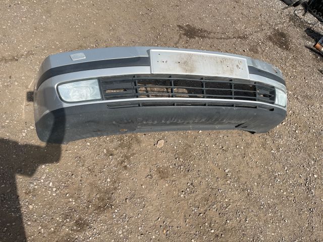 bontott SKODA OCTAVIA II Első Lökhárító (Részeivel)