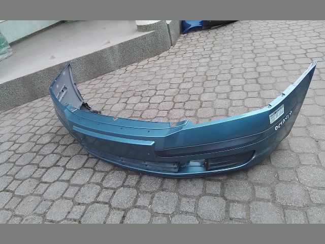 bontott SKODA OCTAVIA II Első Lökhárító (Részeivel)