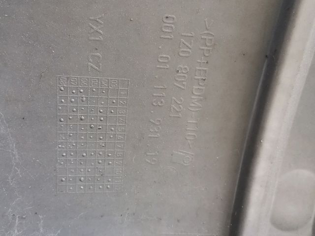 bontott SKODA OCTAVIA II Első Lökhárító (Részeivel)