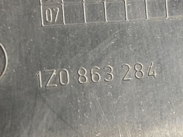 bontott SKODA OCTAVIA II Első Tároló Rekesz