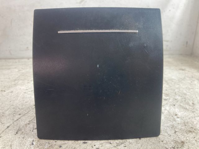 bontott SKODA OCTAVIA II Első Tároló Rekesz