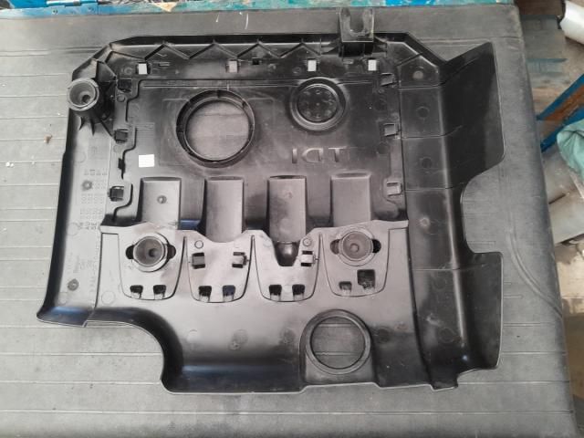 bontott SKODA OCTAVIA II Felső Hűtőburkolat