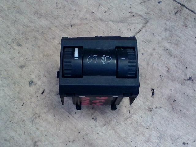 bontott SKODA OCTAVIA II Fényszórómagasság Állító Kapcsoló