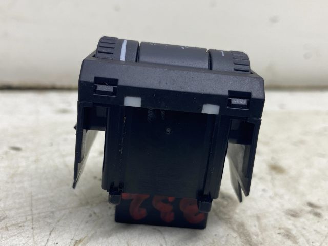 bontott SKODA OCTAVIA II Fényszórómagasság Állító Kapcsoló