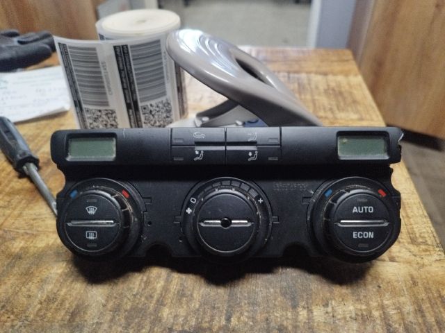 bontott SKODA OCTAVIA II Fűtéskapcsoló (digit klímás)