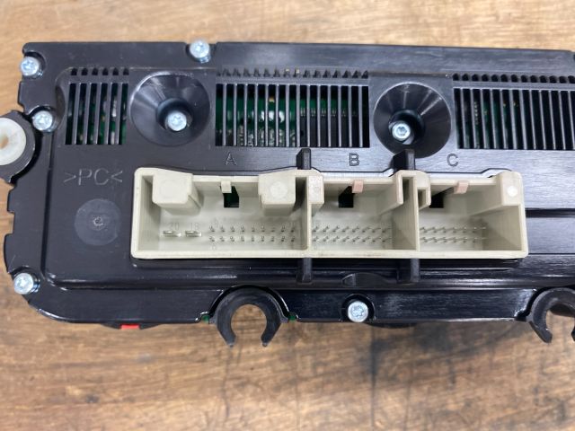 bontott SKODA OCTAVIA II Fűtéskapcsoló (digit klímás)