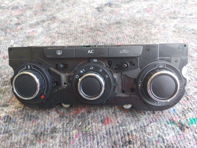 bontott SKODA OCTAVIA II Fűtéskapcsoló (manuális klímás)