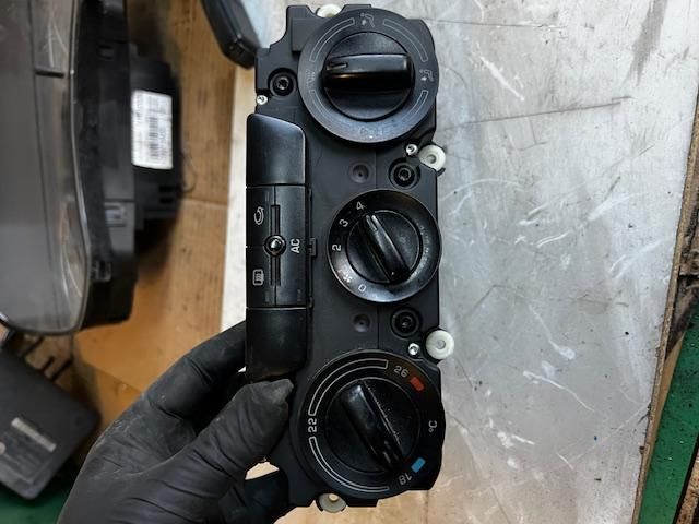 bontott SKODA OCTAVIA II Fűtéskapcsoló (manuális klímás)