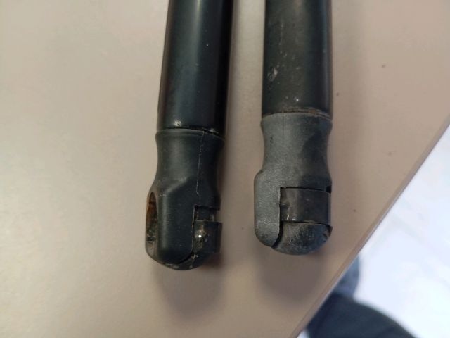 bontott SKODA OCTAVIA II Gázrugós Kitámasztó Teleszkóp Pár Csomagtérajtó