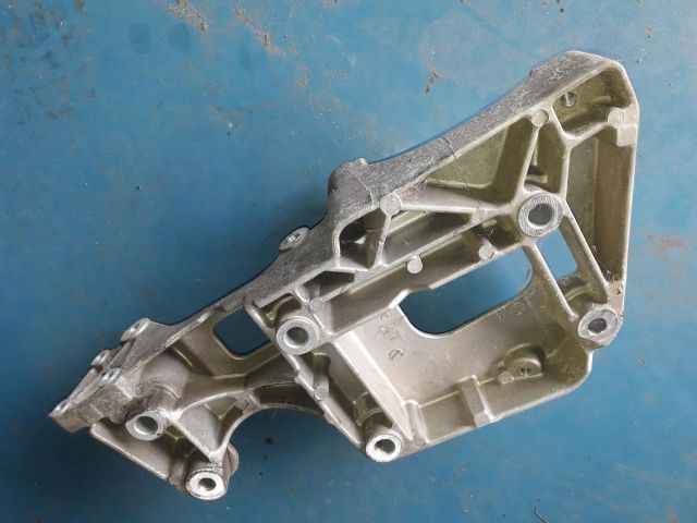 bontott SKODA OCTAVIA II Generátor Tartó Bak