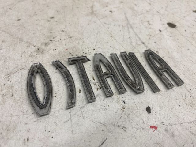 bontott SKODA OCTAVIA II Hátsó Embléma